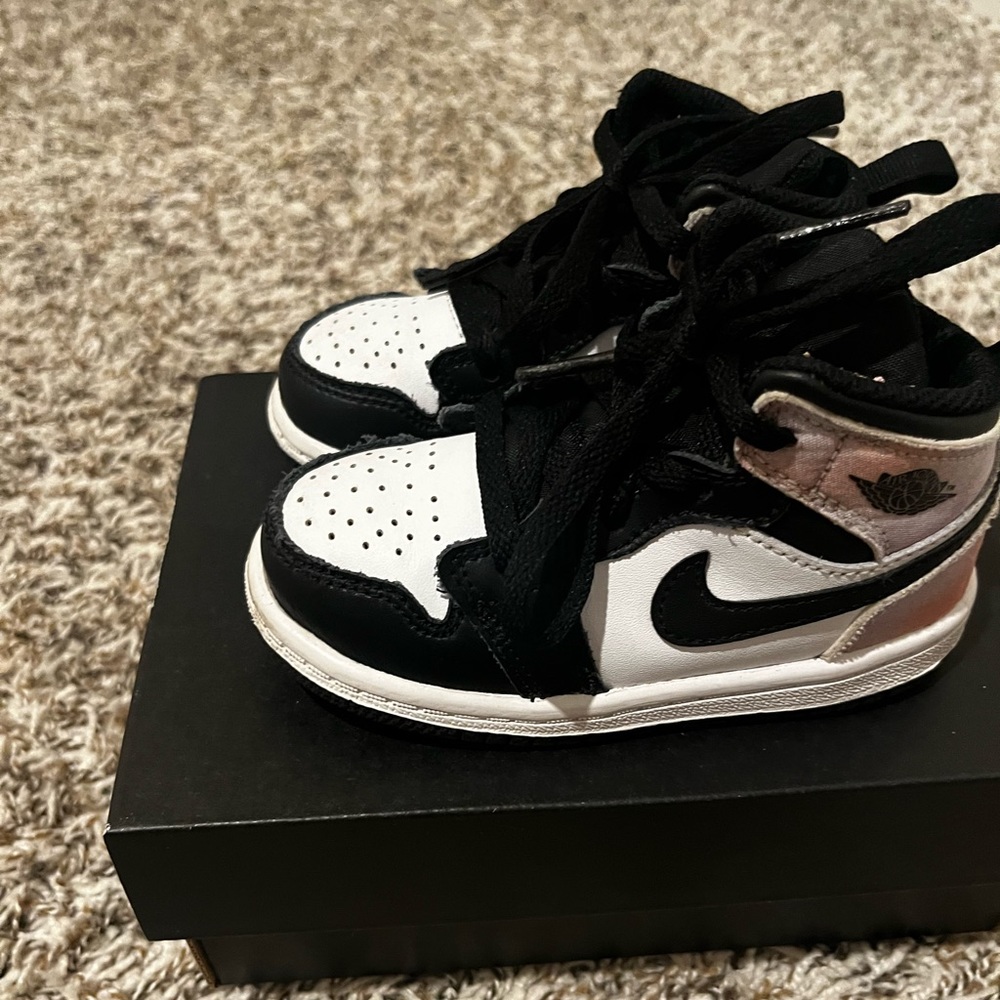 Toddler Girl Jordan 1 Mid Basketball